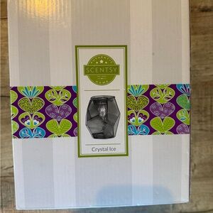 Scentsy “Crystal Ice” Wax Warmer, brand new, unused. Beautiful whimsical.